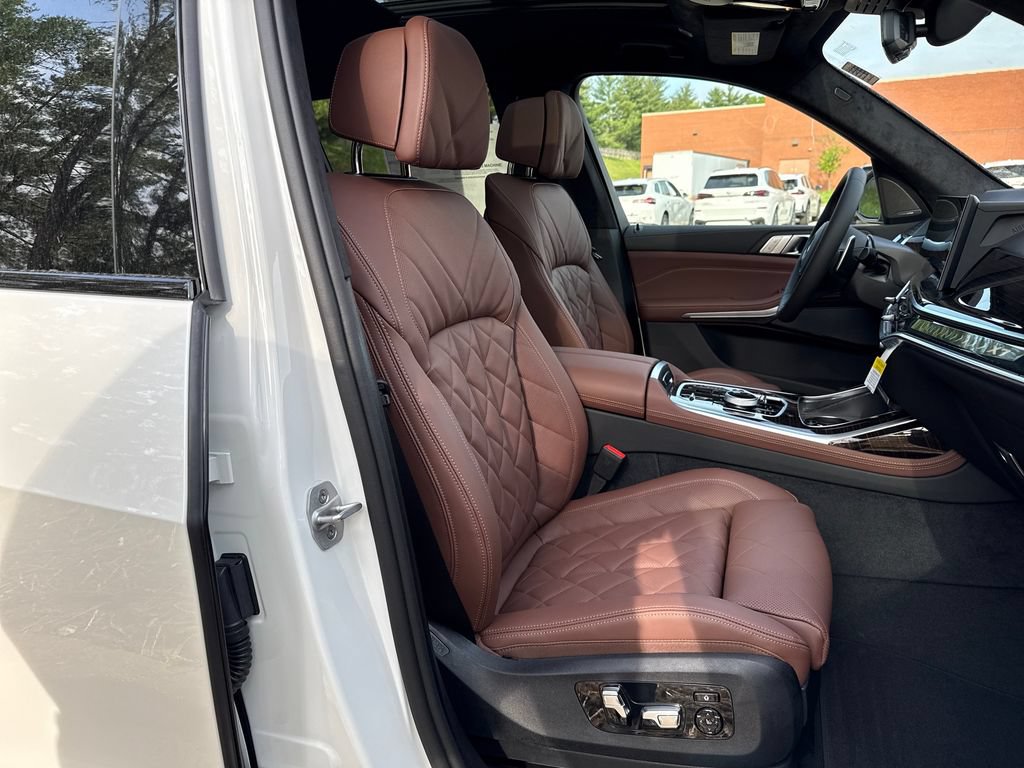 New 2026 BMW X7 xDrive40i w/ M Sport Package AWD/4WD image 29