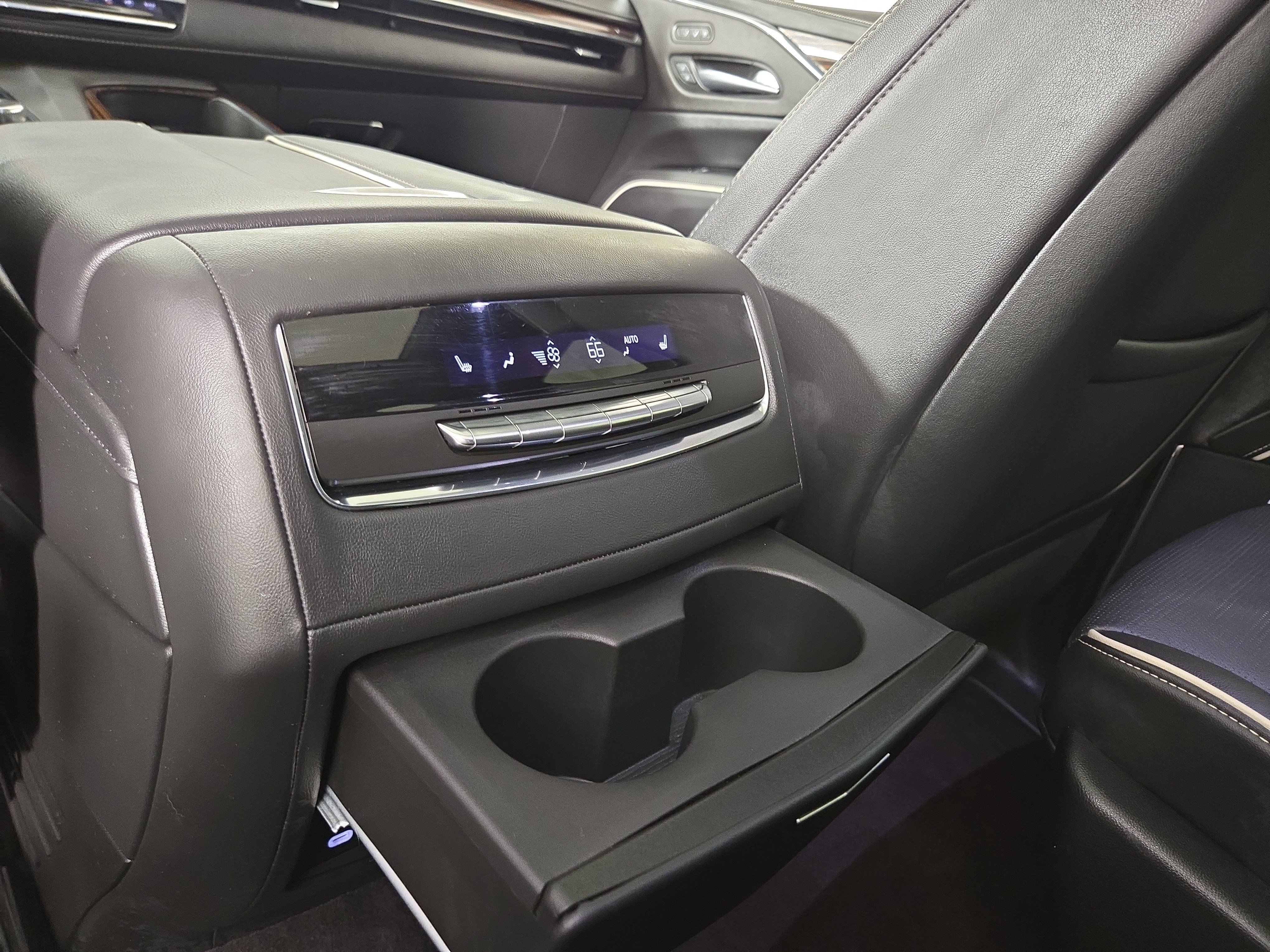 Used 2023 Cadillac Escalade ESV Premium Luxury w/ LPO, Floor Liner Package AWD/4WD image 35
