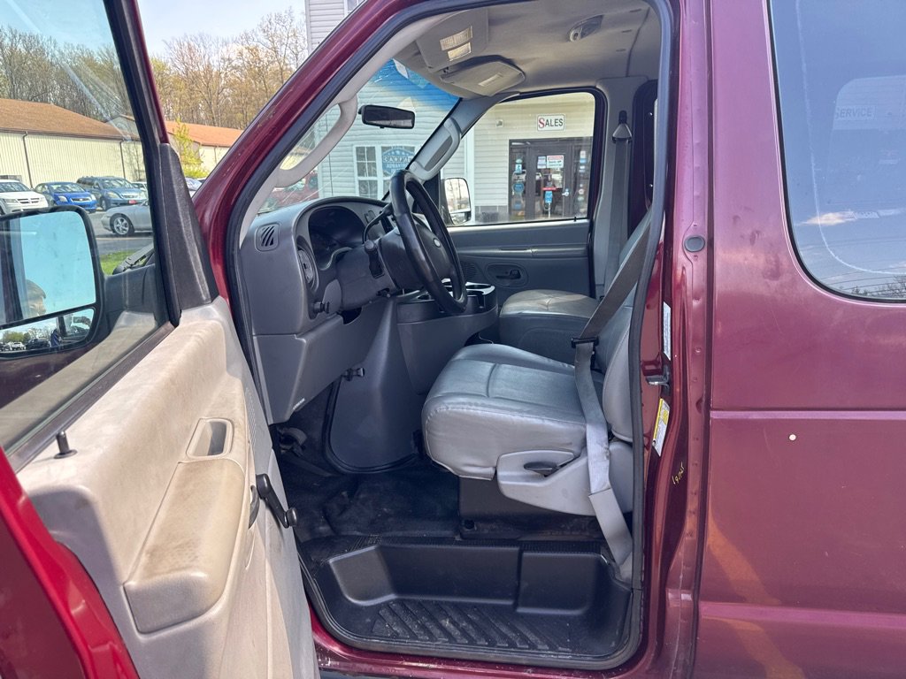 Used 2006 Ford E-350 and Econoline 350 XL RWD image 9