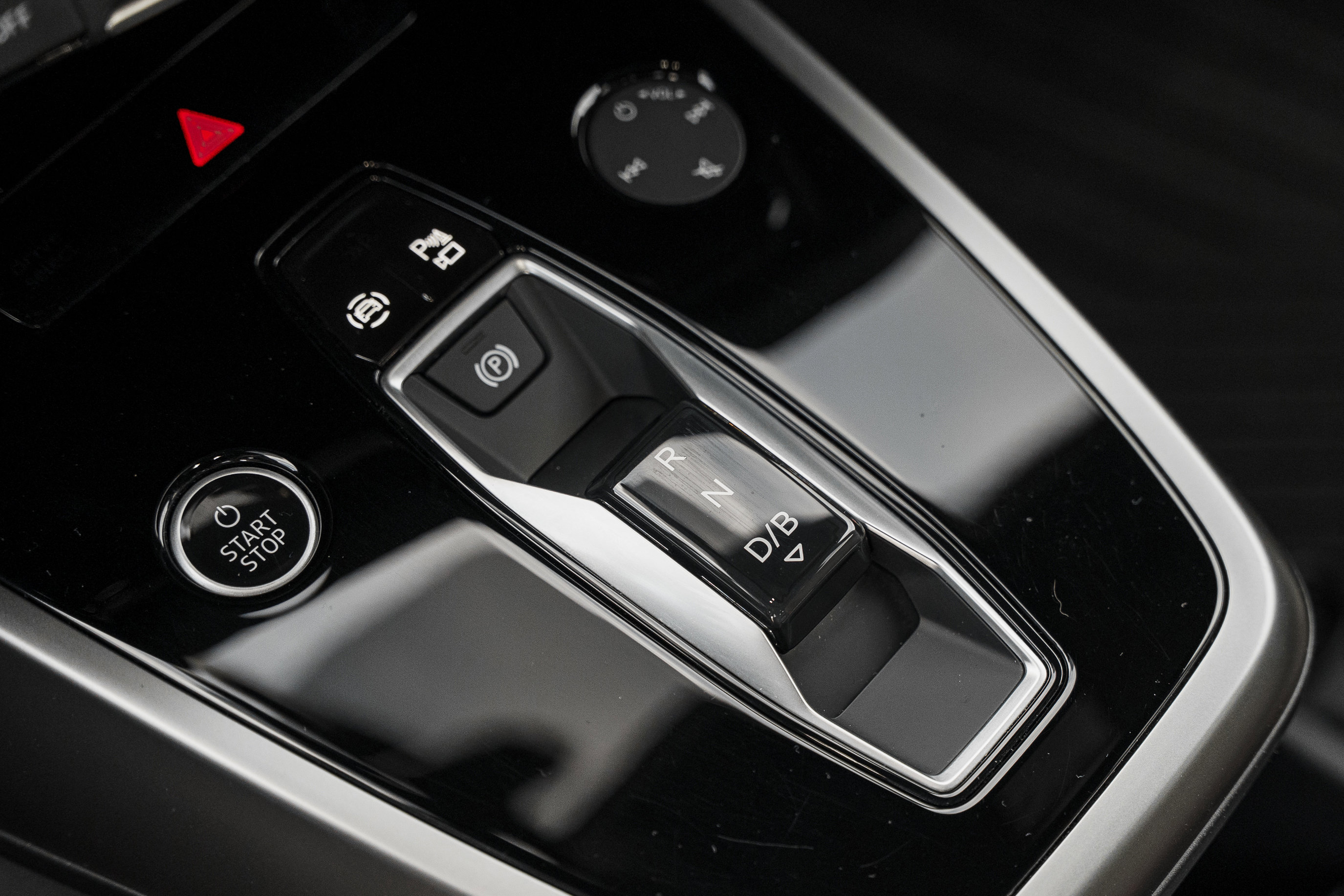 Used 2024 Audi Q4 e-tron Premium image 11