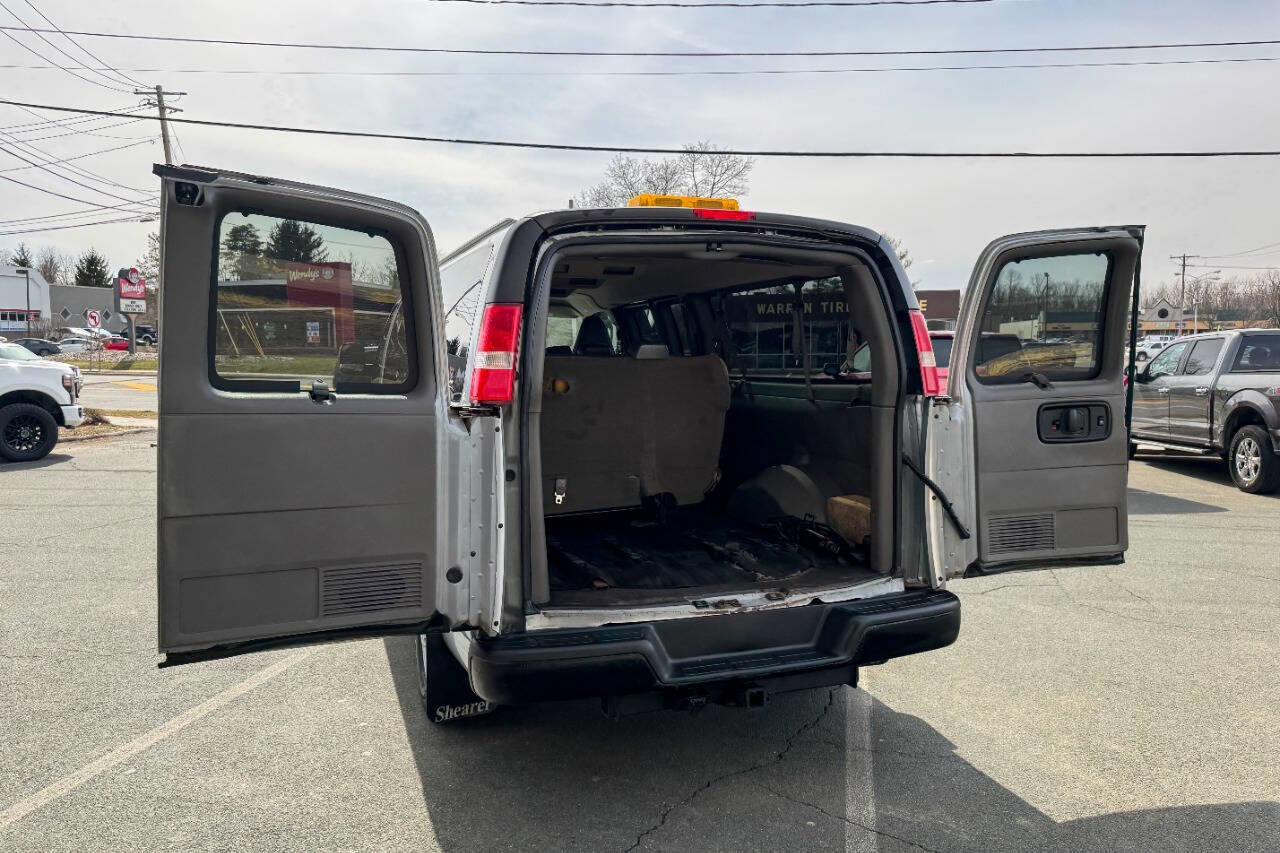 Used 2016 Chevrolet Express 3500 LS image 18