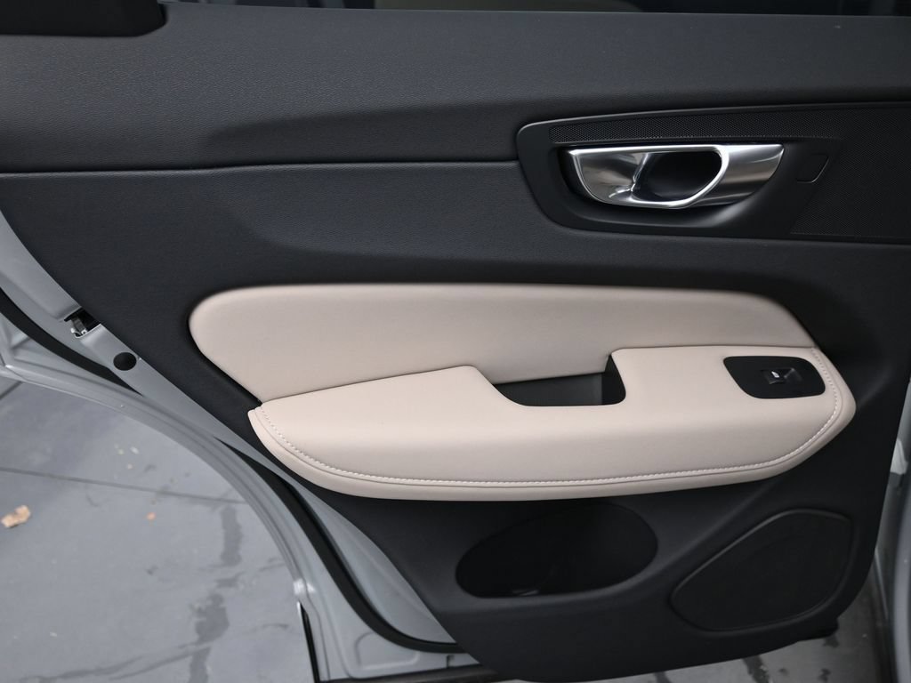 New 2026 Volvo XC60 B5 Plus w/ Protection Package Premier AWD/4WD image 19
