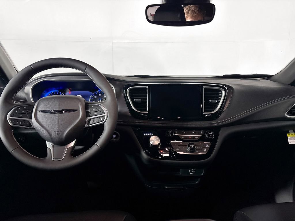 New 2026 Chrysler Pacifica Select image 12