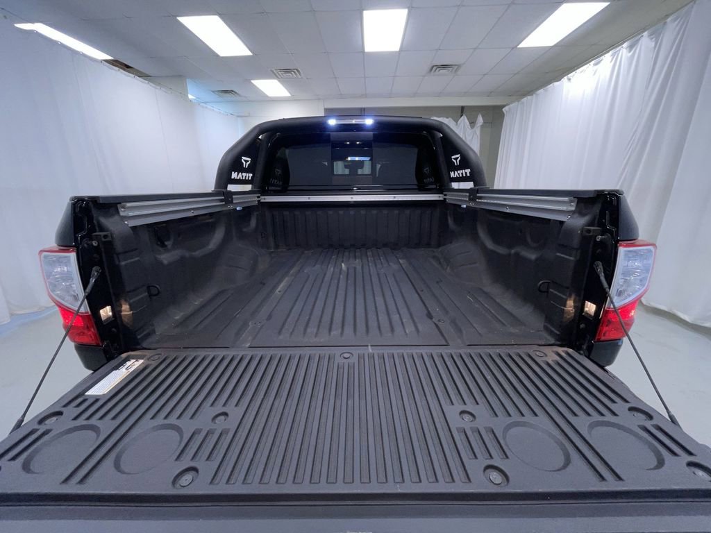 Used 2023 Nissan Titan SV w/ SV Convenience Package image 5