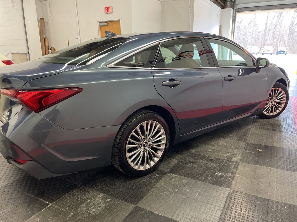 Used 2019 Toyota Avalon Limited image 10