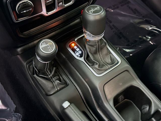 Used 2019 Jeep Wrangler Unlimited Sahara w/ Uconnect 4C Nav & Sound Group AWD/4WD image 17