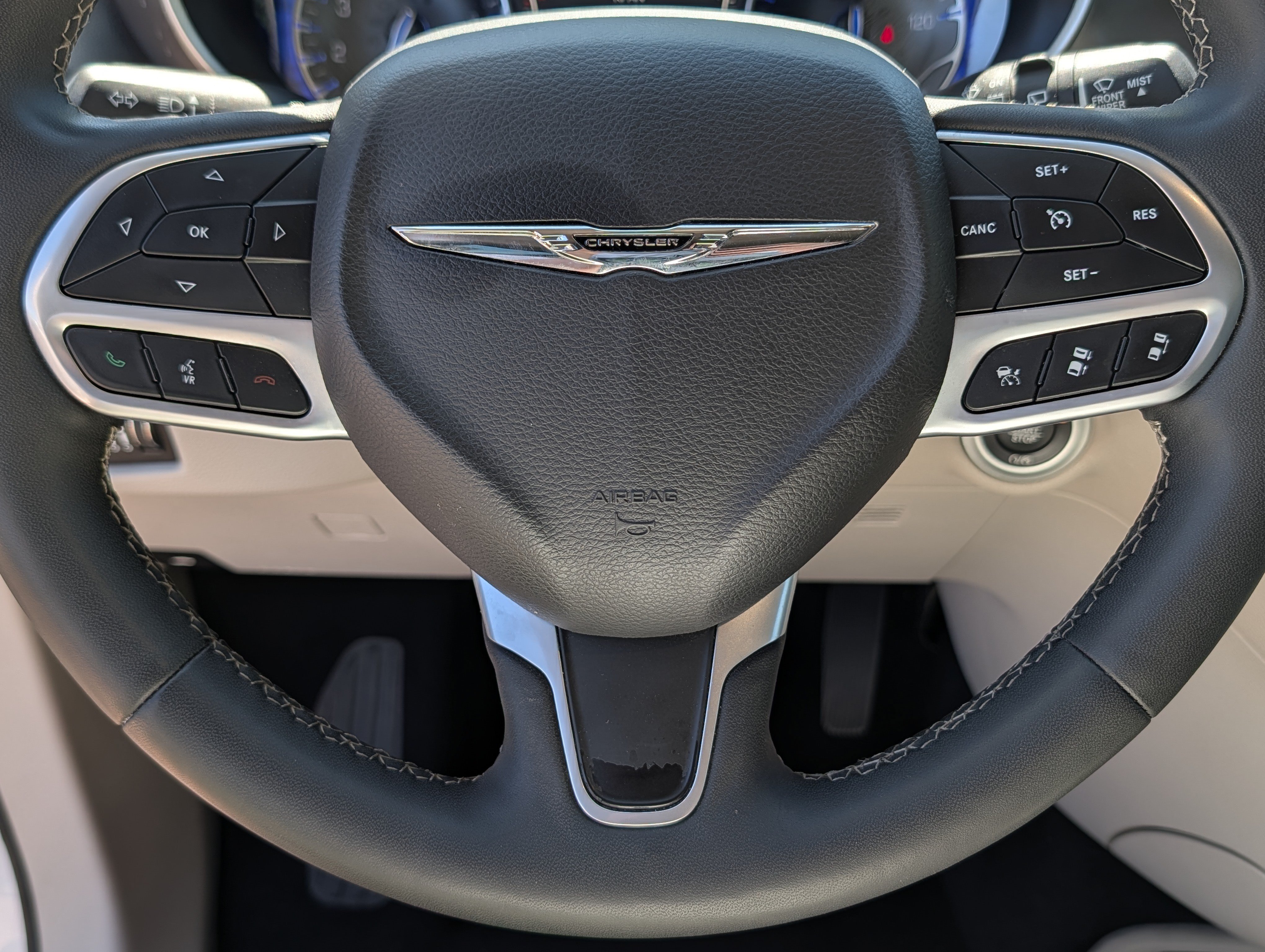 Used 2024 Chrysler Pacifica Touring-L FWD image 25