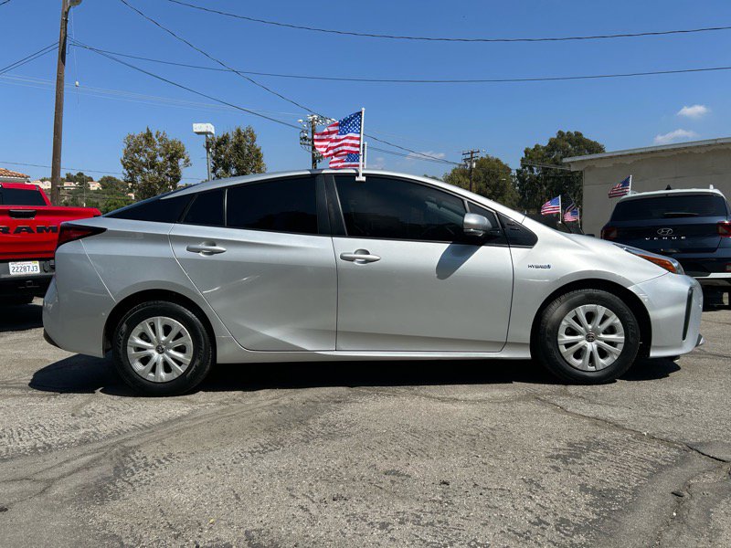 Used 2019 Toyota Prius L Eco image 3