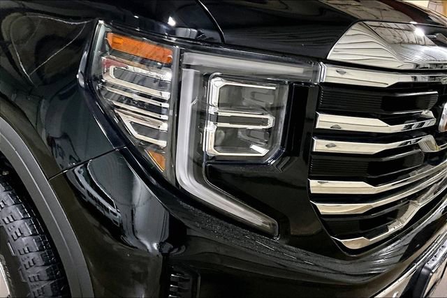 Used 2022 GMC Sierra 1500 SLT w/ SLT Premium Plus Package AWD/4WD image 4