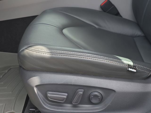 Used 2021 Toyota Camry LE image 28