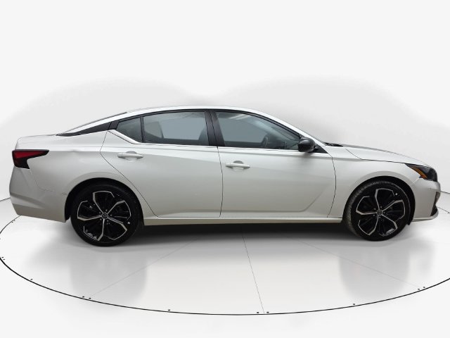 Used 2025 Nissan Altima 2.5 SR FWD image 5