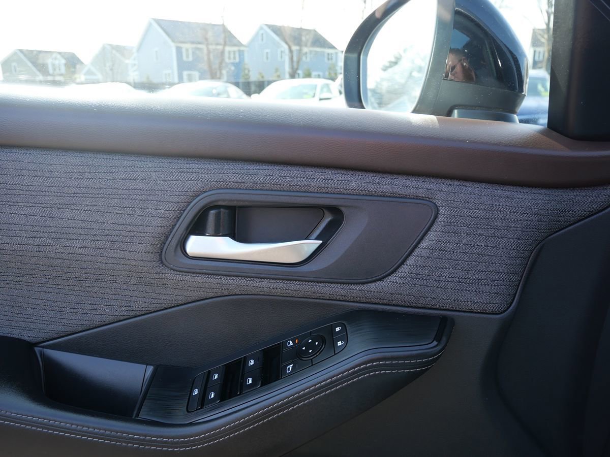 Used 2021 Nissan Rogue SV image 14
