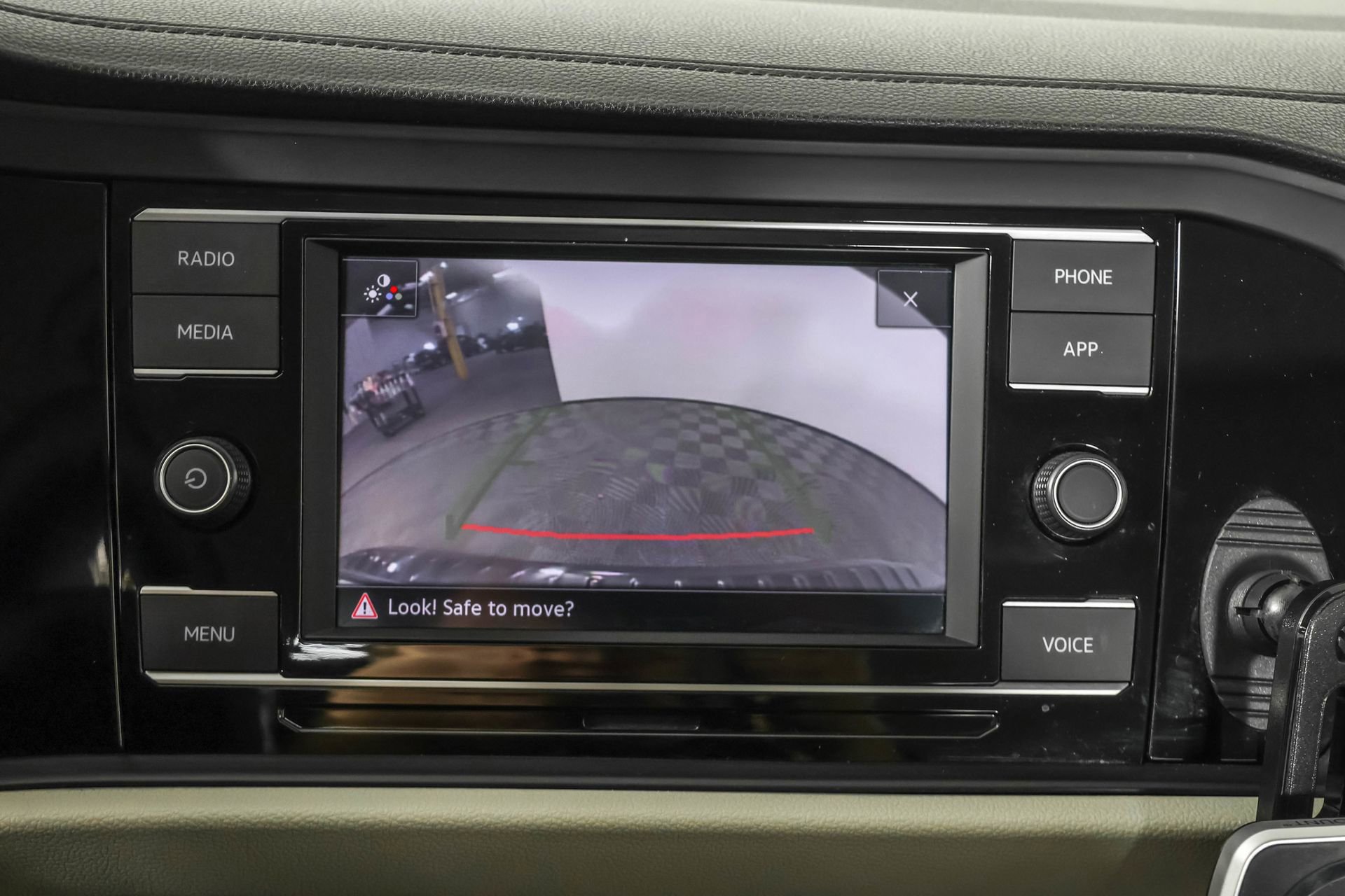 Used 2020 Volkswagen Jetta SE w/ SE Cold Weather Package image 8