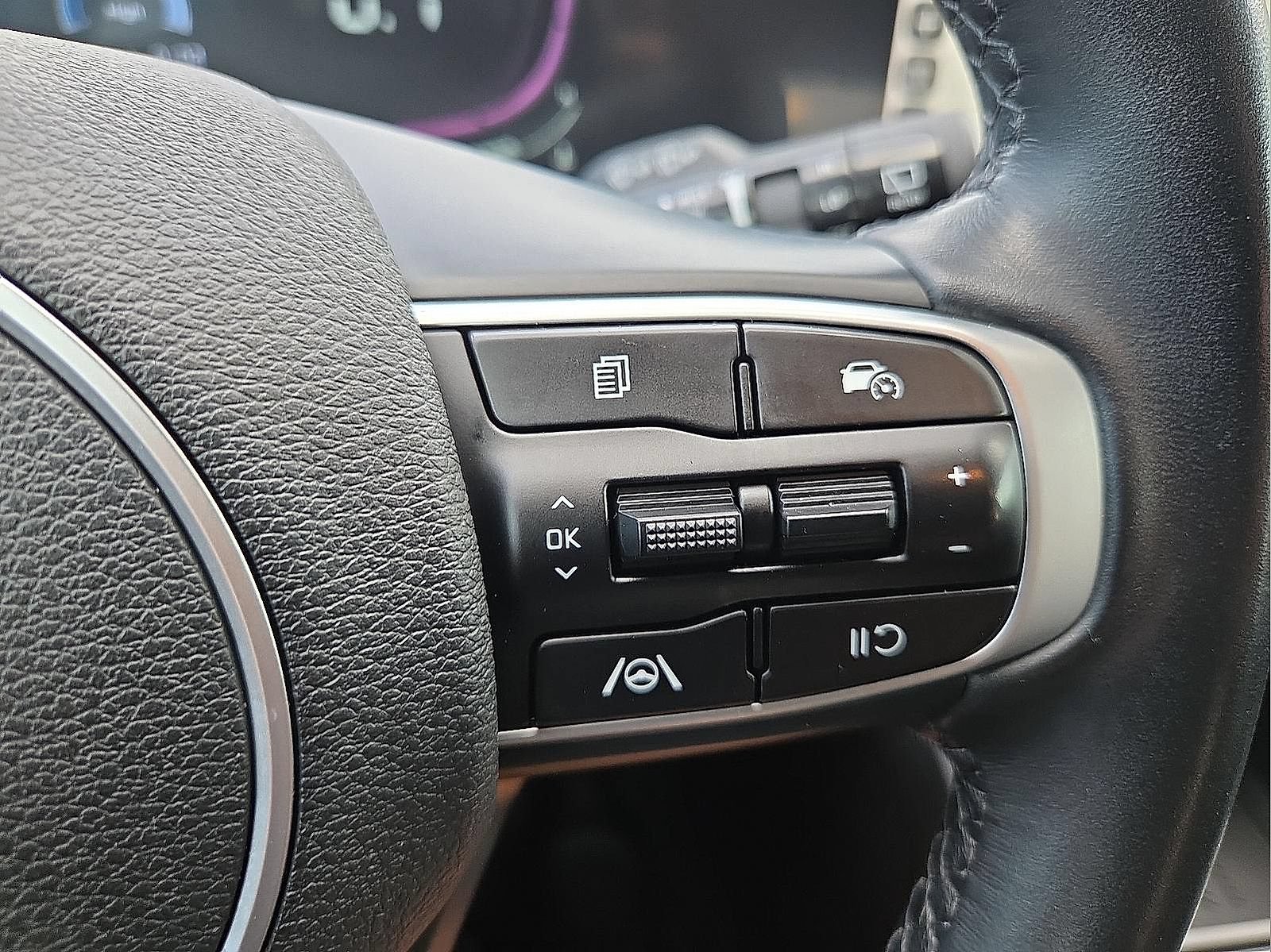 Used 2024 Kia Sportage EX AWD/4WD image 18