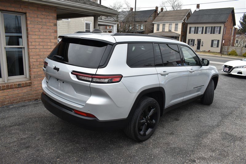 Used 2023 Jeep Grand Cherokee L Laredo AWD/4WD image 4