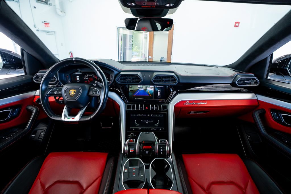 Used 2022 Lamborghini Urus AWD/4WD image 56