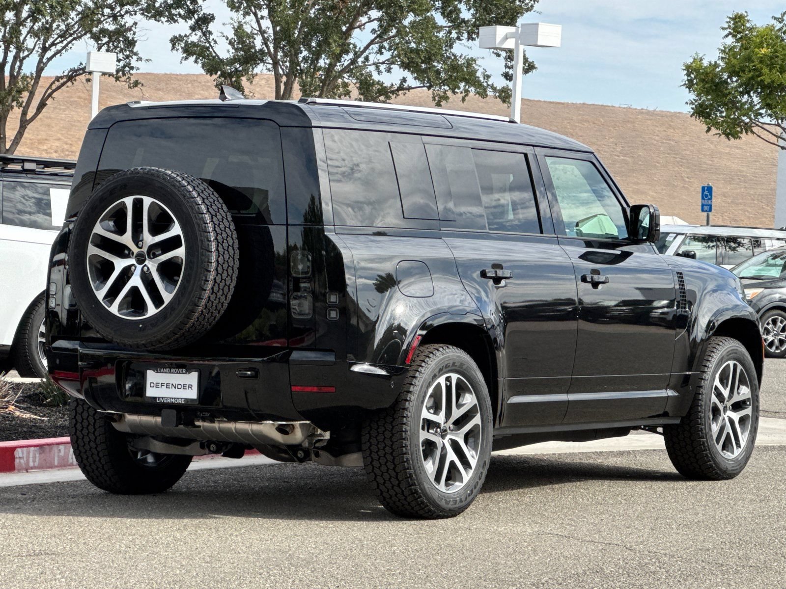 New 2026 Land Rover Defender 110 X-Dynamic SE AWD/4WD image 6