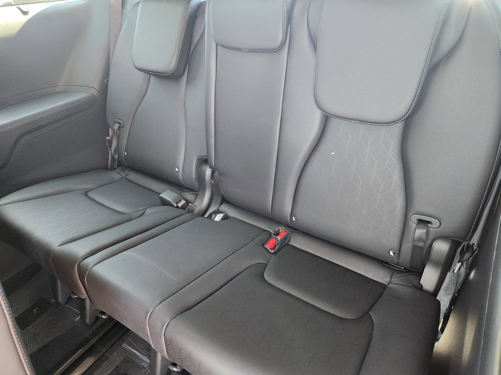 New 2026 Kia Carnival SX w/ SX Dark Edition Package FWD image 10