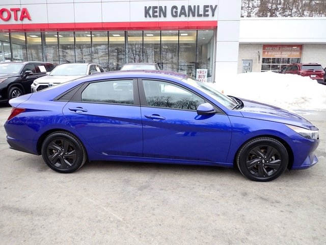 Used 2023 Hyundai Elantra SEL image 2