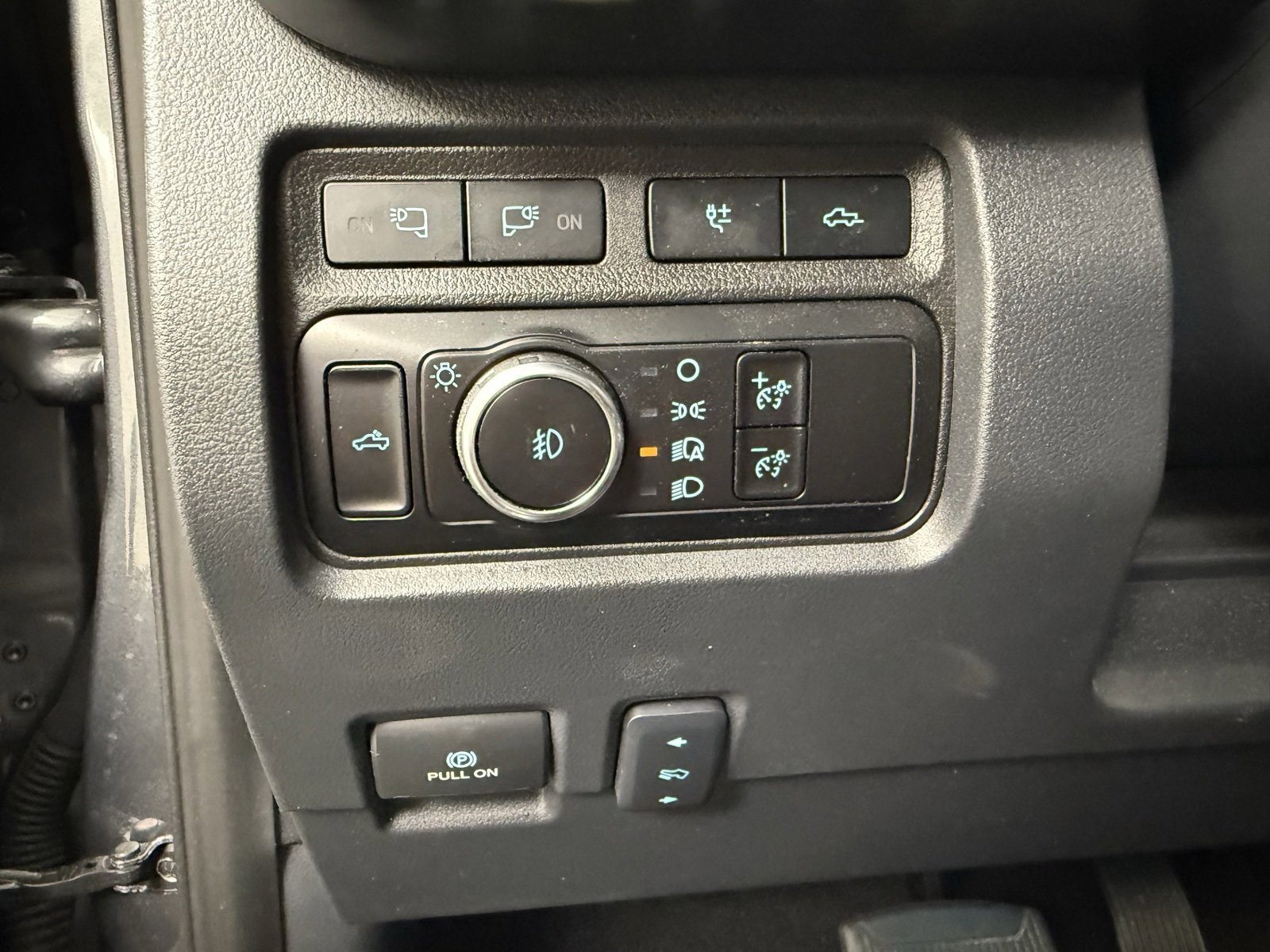 Used 2024 Ford F350 Platinum image 17