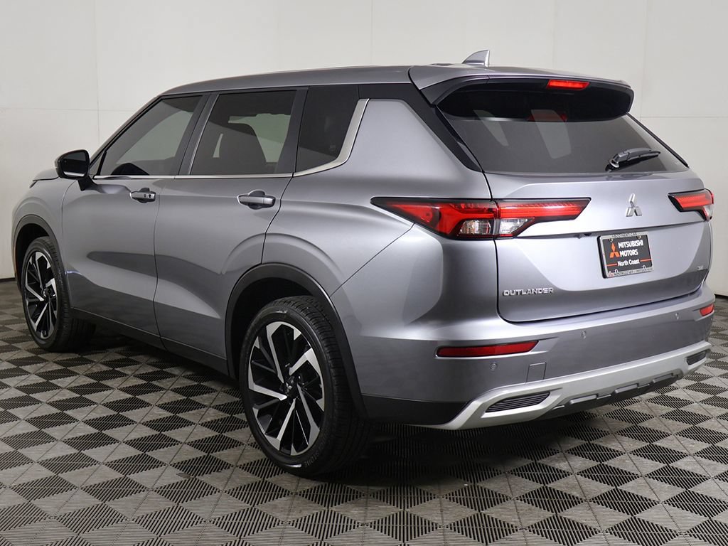 Used 2024 Mitsubishi Outlander SE AWD/4WD image 10
