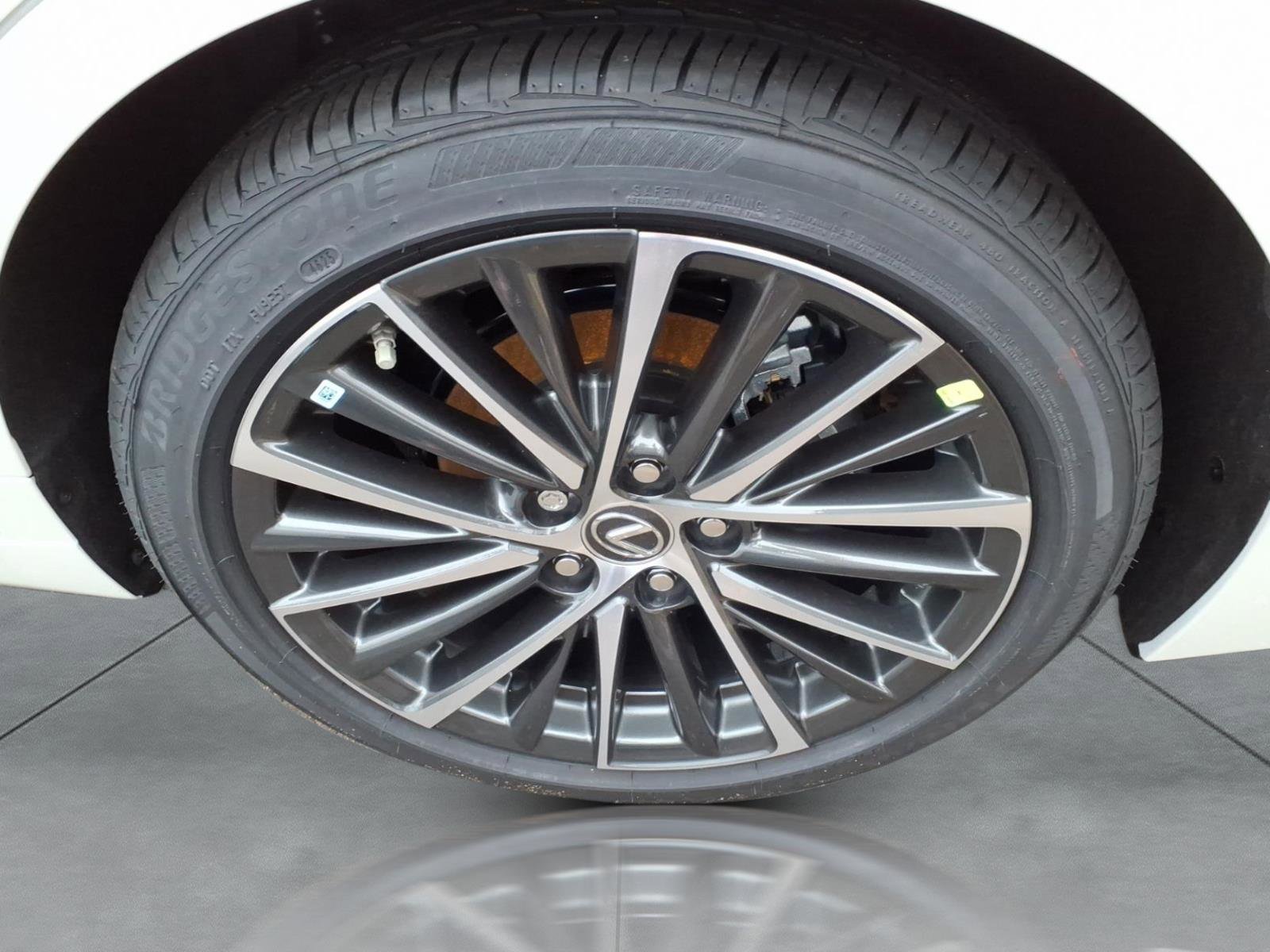 New 2025 Lexus ES 350 w/ Premium Package image 5