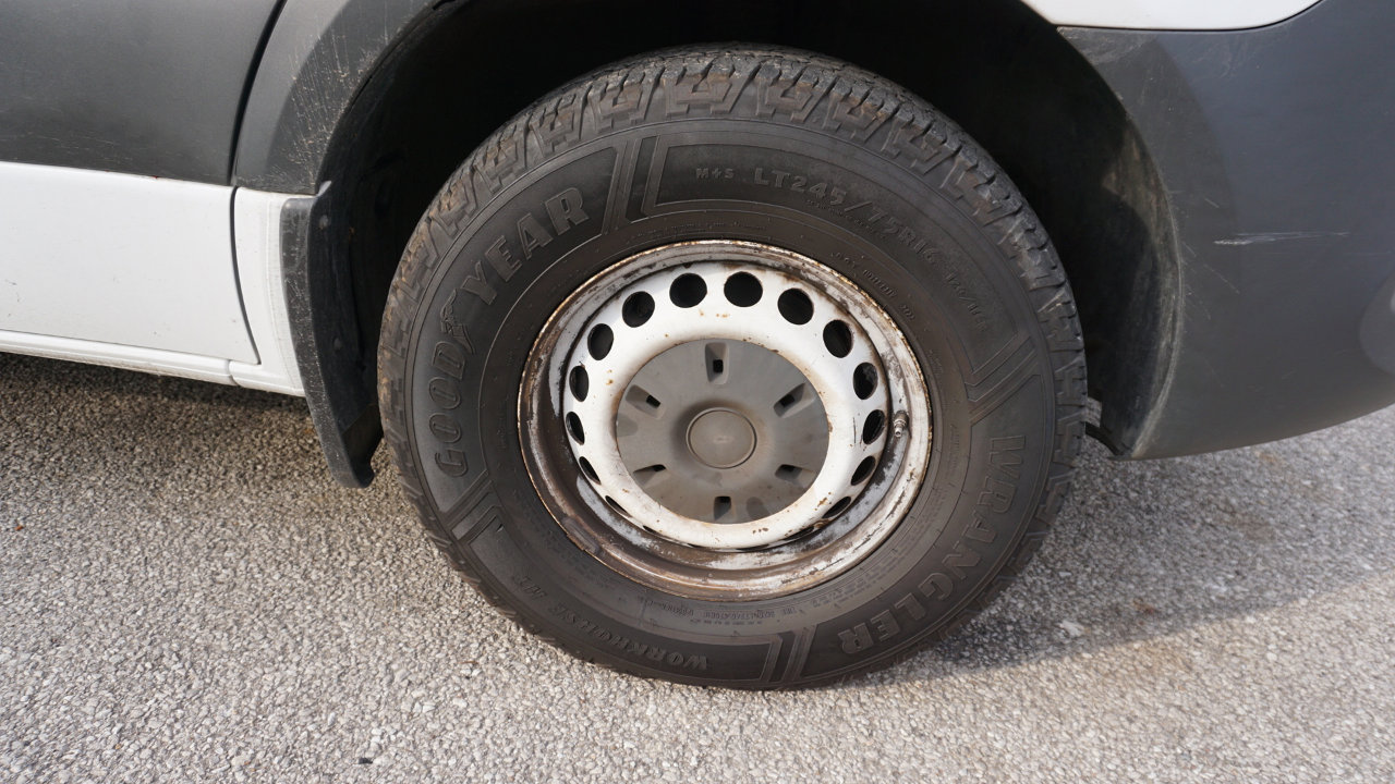 Used 2019 Freightliner Sprinter 170 image 12