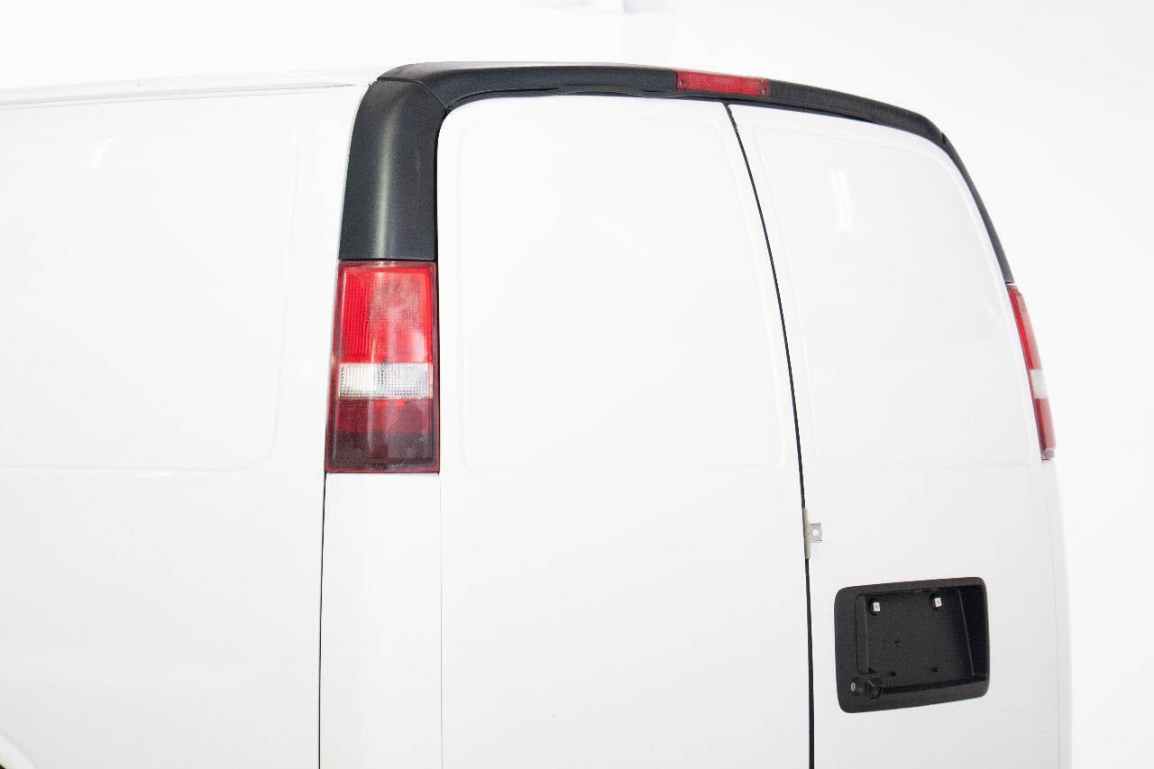 Used 2017 Chevrolet Express 2500 image 14