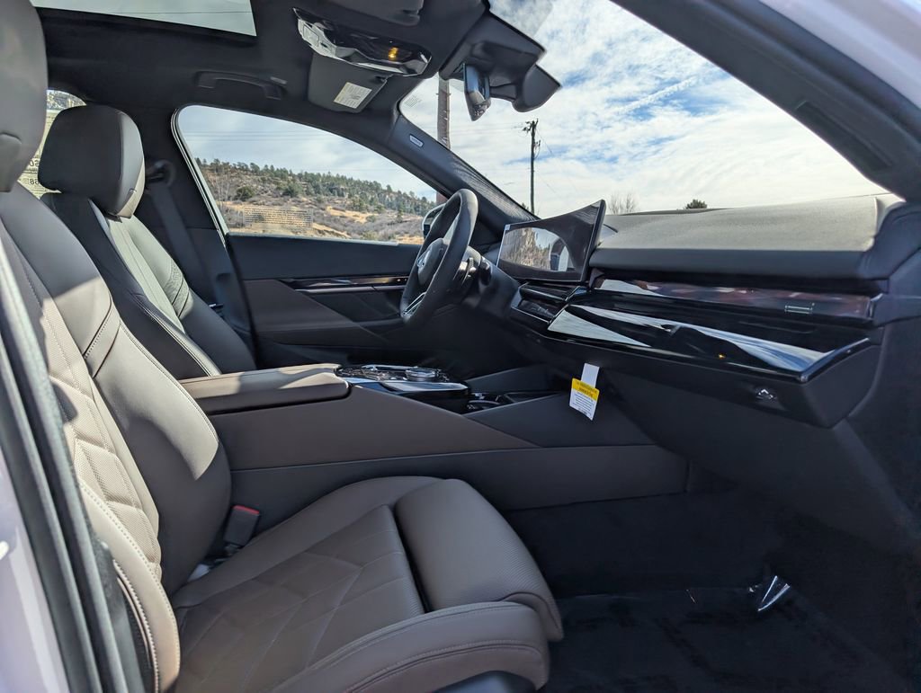 New 2026 BMW 550e xDrive w/ Premium Package image 21
