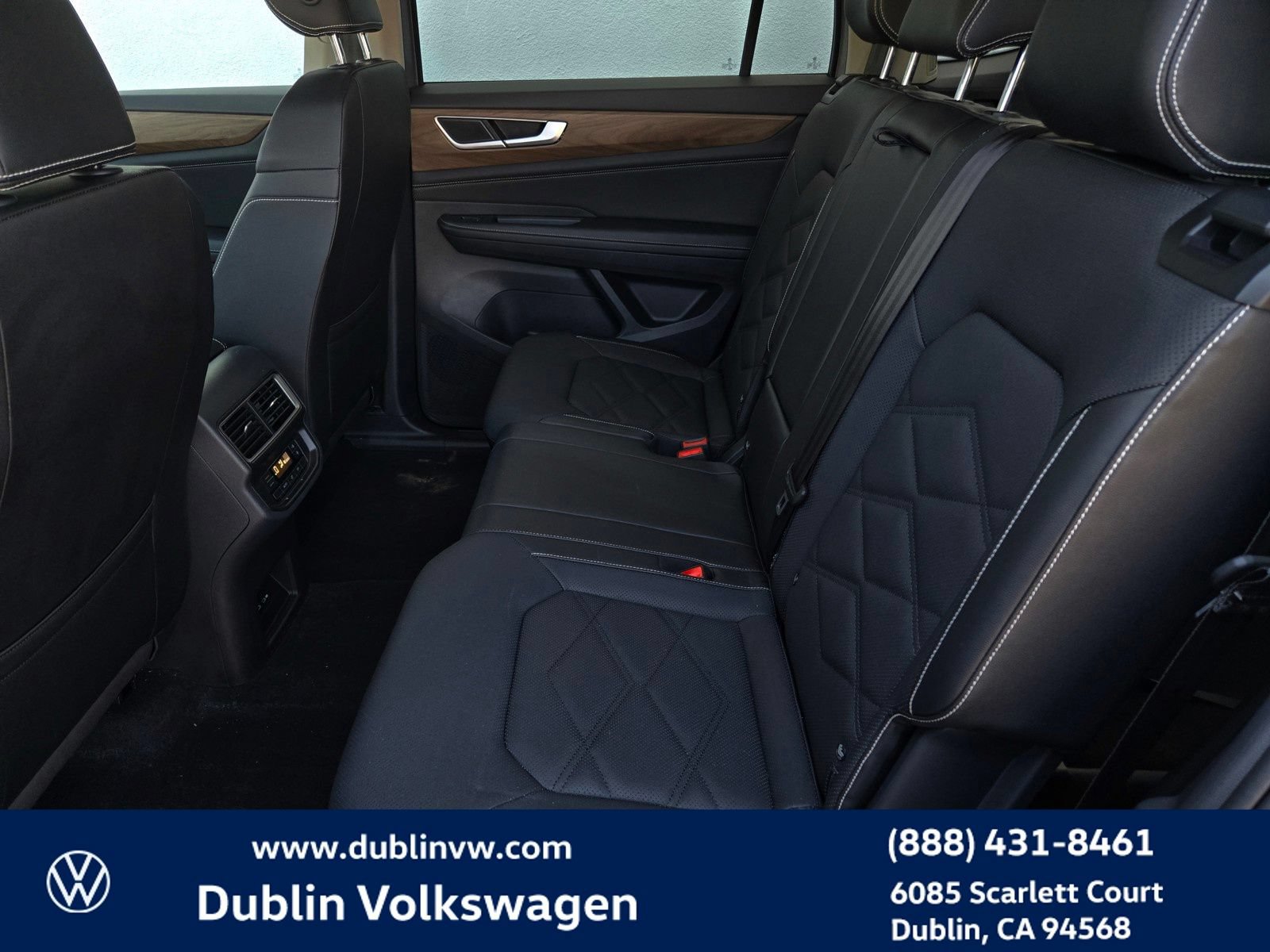 Used 2024 Volkswagen Atlas SE FWD image 12