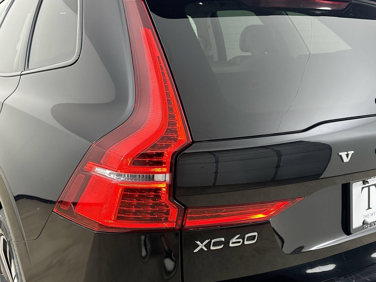 Used 2024 Volvo XC60 T8 Core w/ Climate Package AWD/4WD image 11