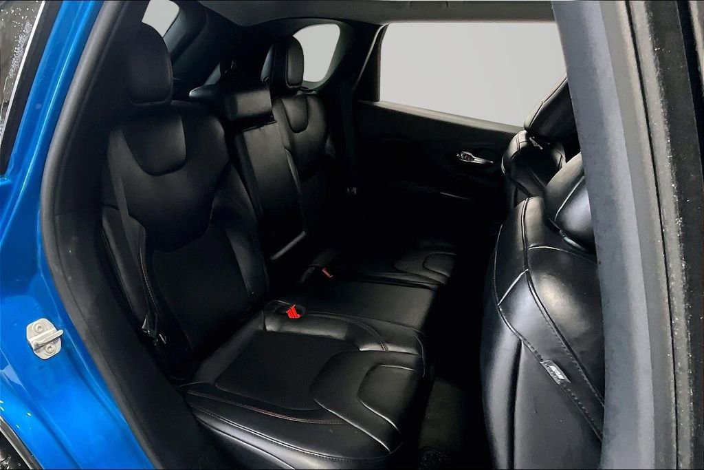 Used 2019 Jeep Cherokee Trailhawk w/ Cold Weather Group image 25