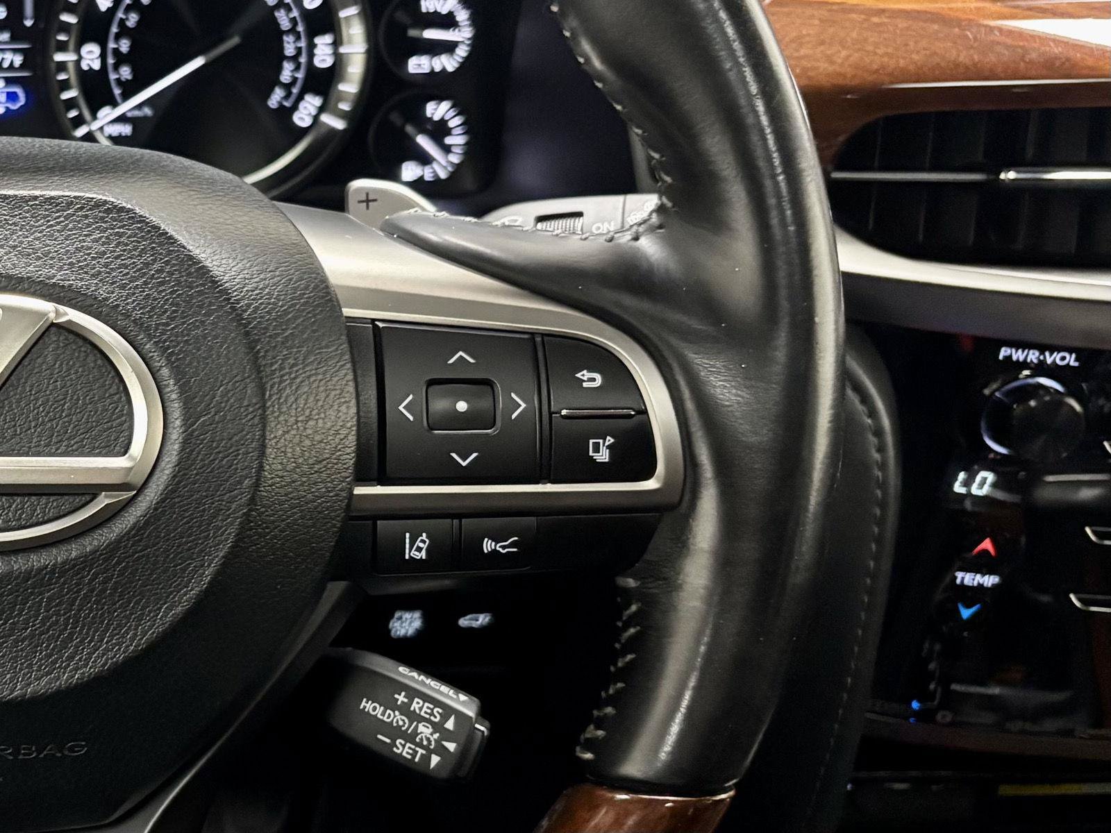 Used 2018 Lexus LX 570 4WD w/ Luxury Package image 28