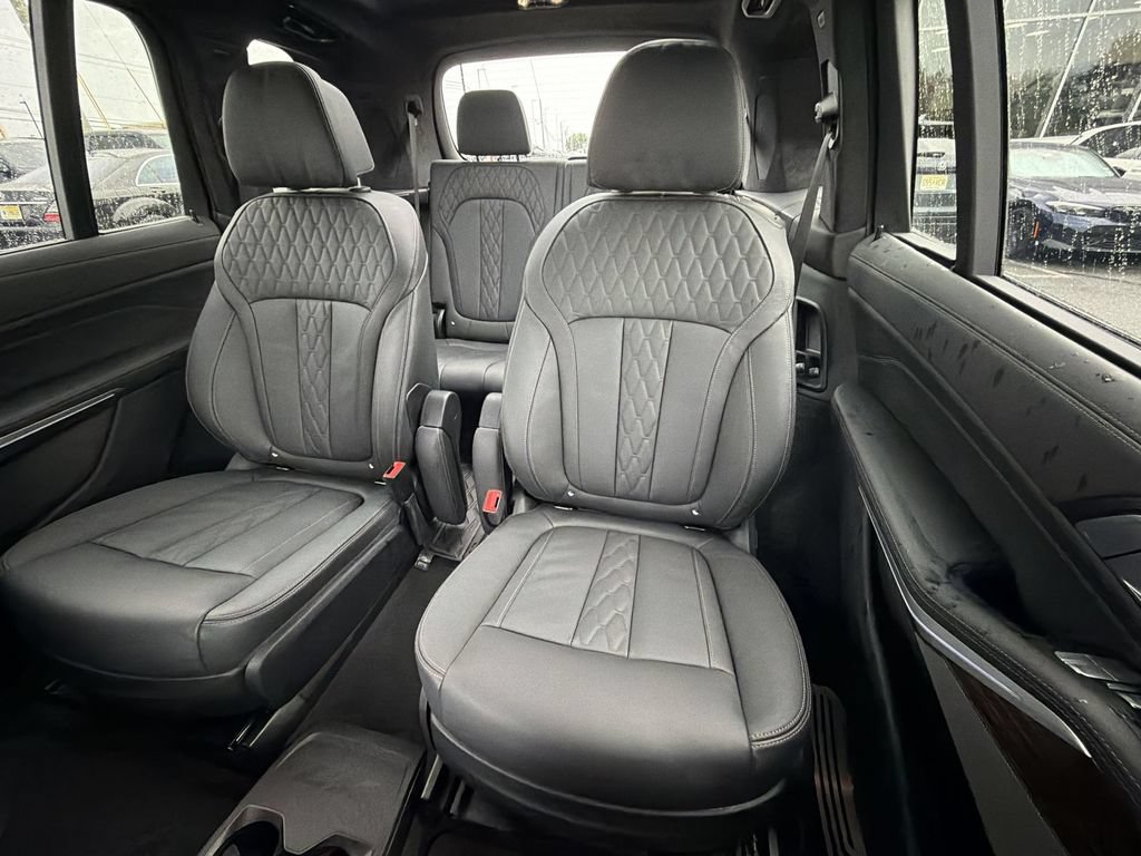 Used 2024 BMW X7 xDrive40i w/ M Sport Package AWD/4WD image 21