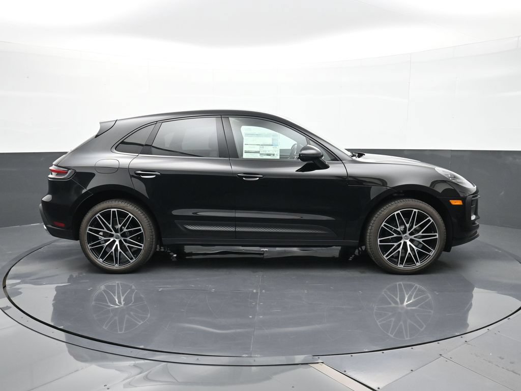 Certified 2026 Porsche Macan AWD/4WD image 32
