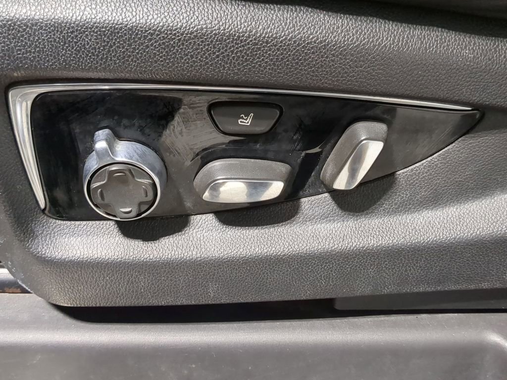 Used 2015 Cadillac Escalade Platinum image 30