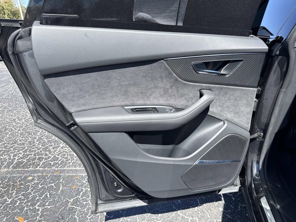 Used 2025 Audi SQ8 Prestige image 13