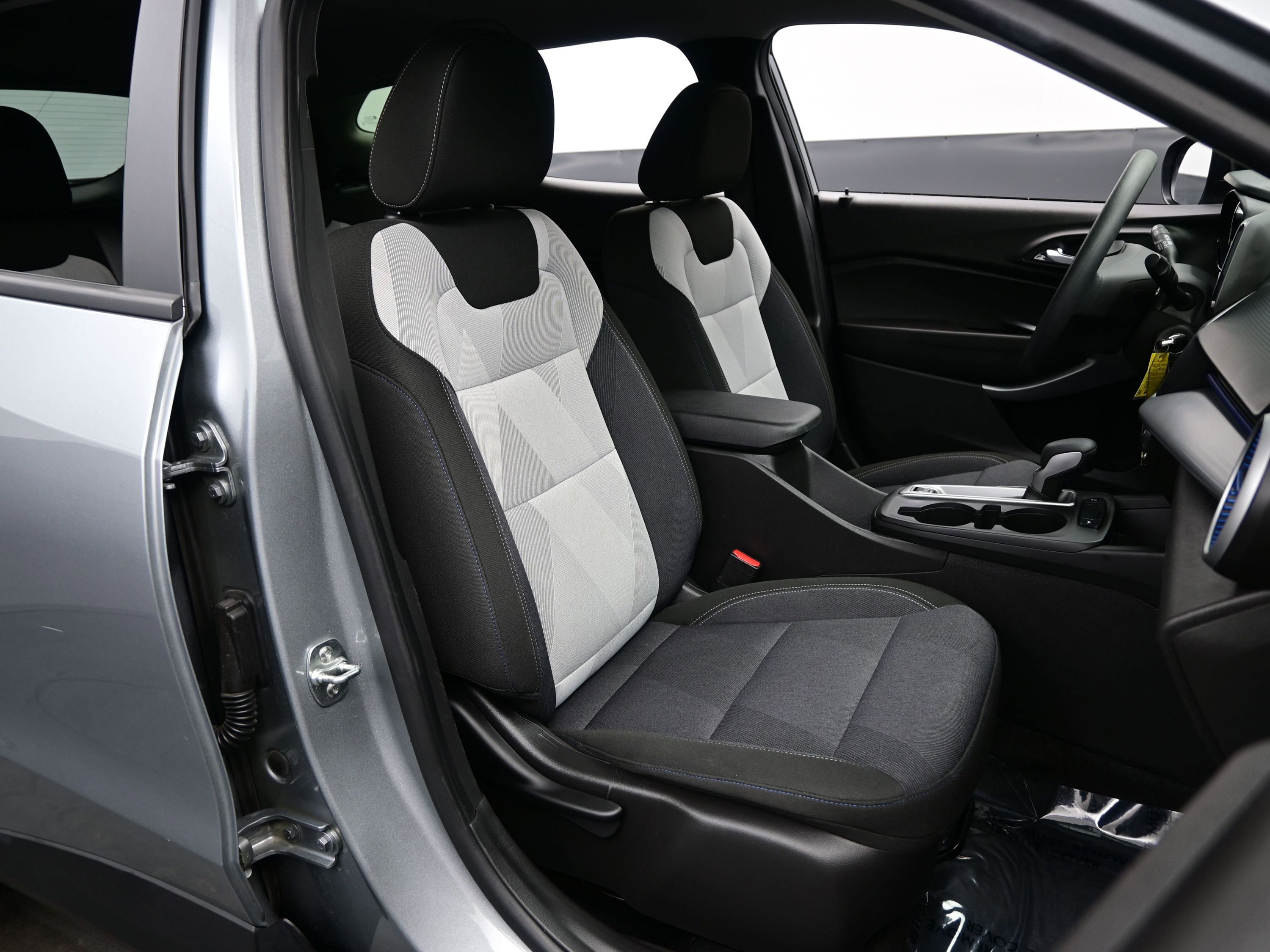 Used 2025 Chevrolet Trax LS w/ Driver Confidence Package image 13