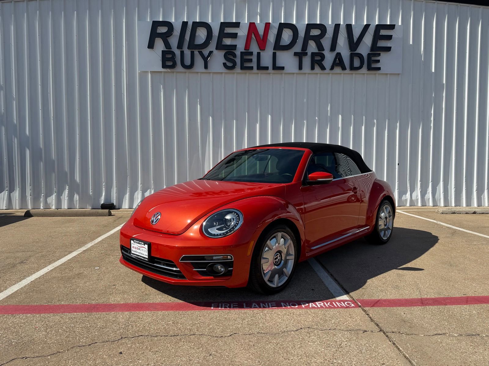 Used 2019 Volkswagen Beetle 2.0T SE w/ SE Premium Package FWD image 1