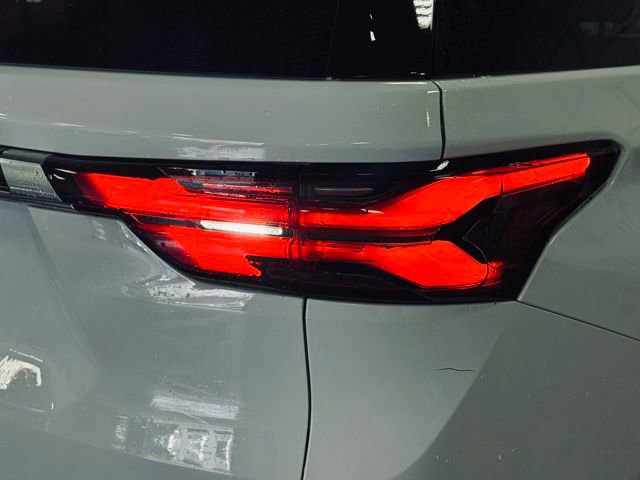 Used 2022 Chevrolet Traverse Premier w/ LPO, Floor Liner Package image 7