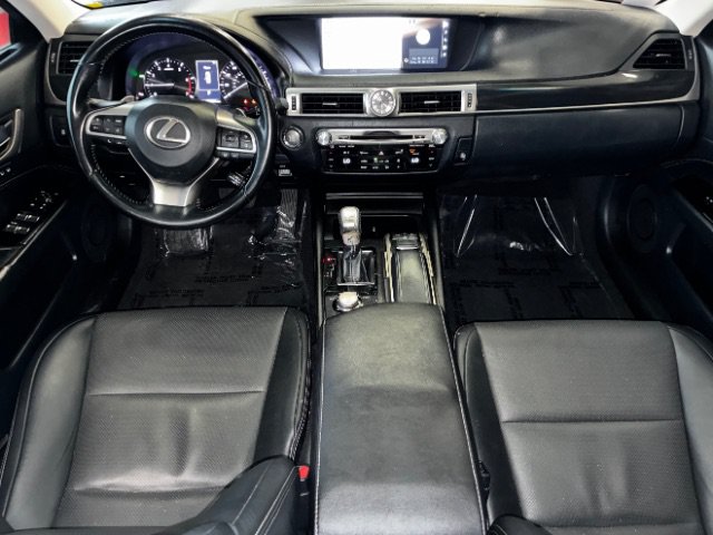Used 2017 Lexus GS 200t w/ Preferred Accessory Package RWD image 3