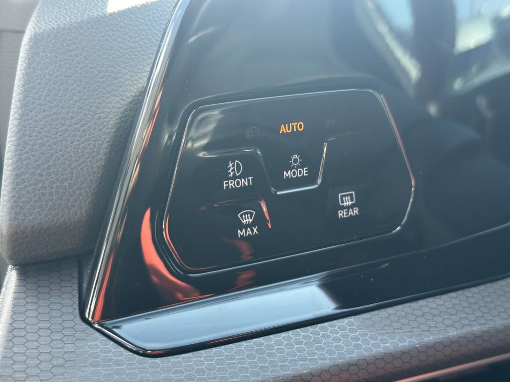 Used 2022 Volkswagen GTI SE image 31