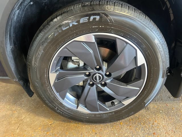 Certified 2025 Nissan Rogue SV w/ SV Premium Package FWD image 22