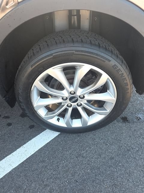 Used 2019 Lincoln MKC Select w/ Select Plus Package AWD/4WD image 7