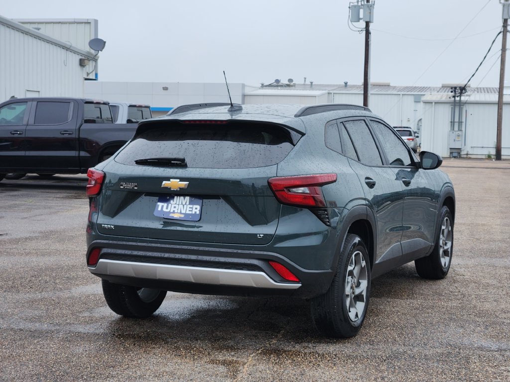 Used 2025 Chevrolet Trax LT FWD image 7