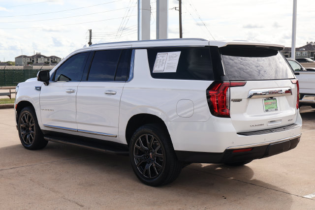 Used 2021 GMC Yukon XL SLT w/ Rear Media and Nav Package AWD/4WD image 4