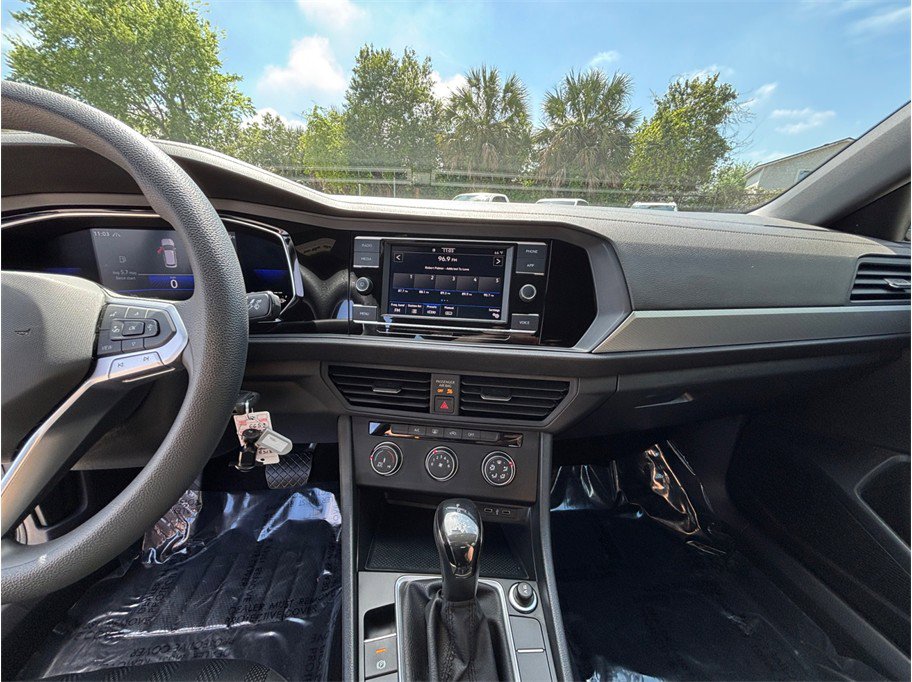 Used 2022 Volkswagen Jetta Sport image 11