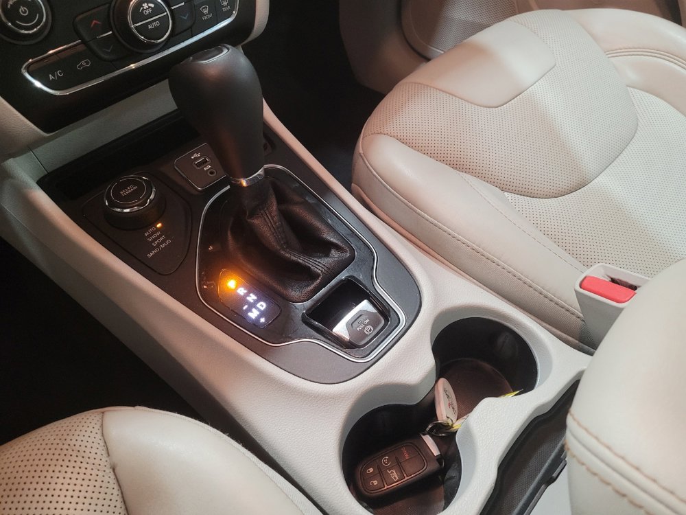 Used 2019 Jeep Cherokee Limited w/ Luxury Group image 26