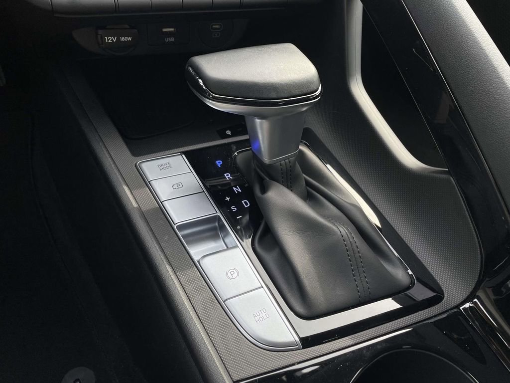 Certified 2025 Hyundai Elantra SEL image 21