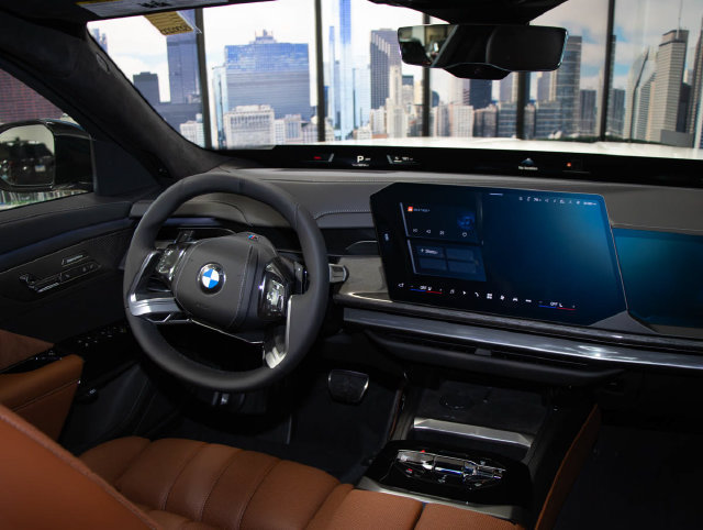 Used 2027 BMW 740i xDrive w/ Executive Package AWD/4WD image 15